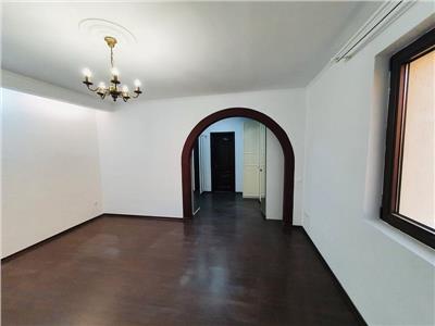 Vanzare apartament 3 camere in vila Tineretului